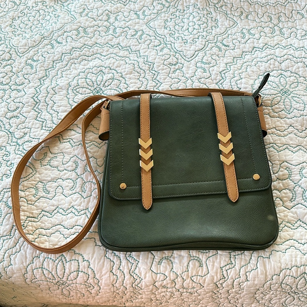 Green crossbody bag
